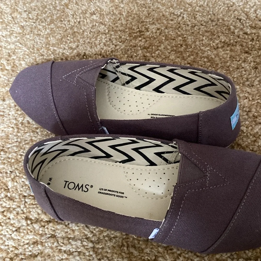 Tom’s slip on shoes. 2 pair, dark blue and dark brown. - Picture 5 of 9